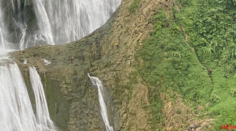 两驴友挑战网红瀑布被挂悬崖 ，均已确认遇难