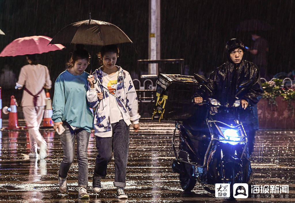 央视新闻客户端|中央气象台继续发布暴雨蓝色预警 防汛防台风应急响应提升至Ⅲ级