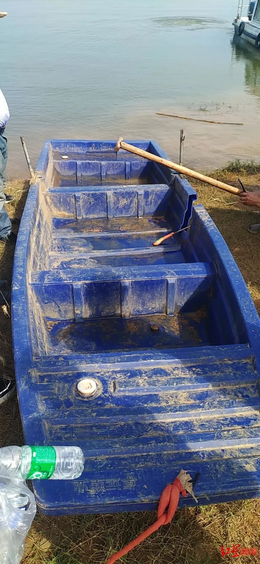 红星新闻|三村民非法捕鱼两人溺亡，家属质疑渔政割船未告知