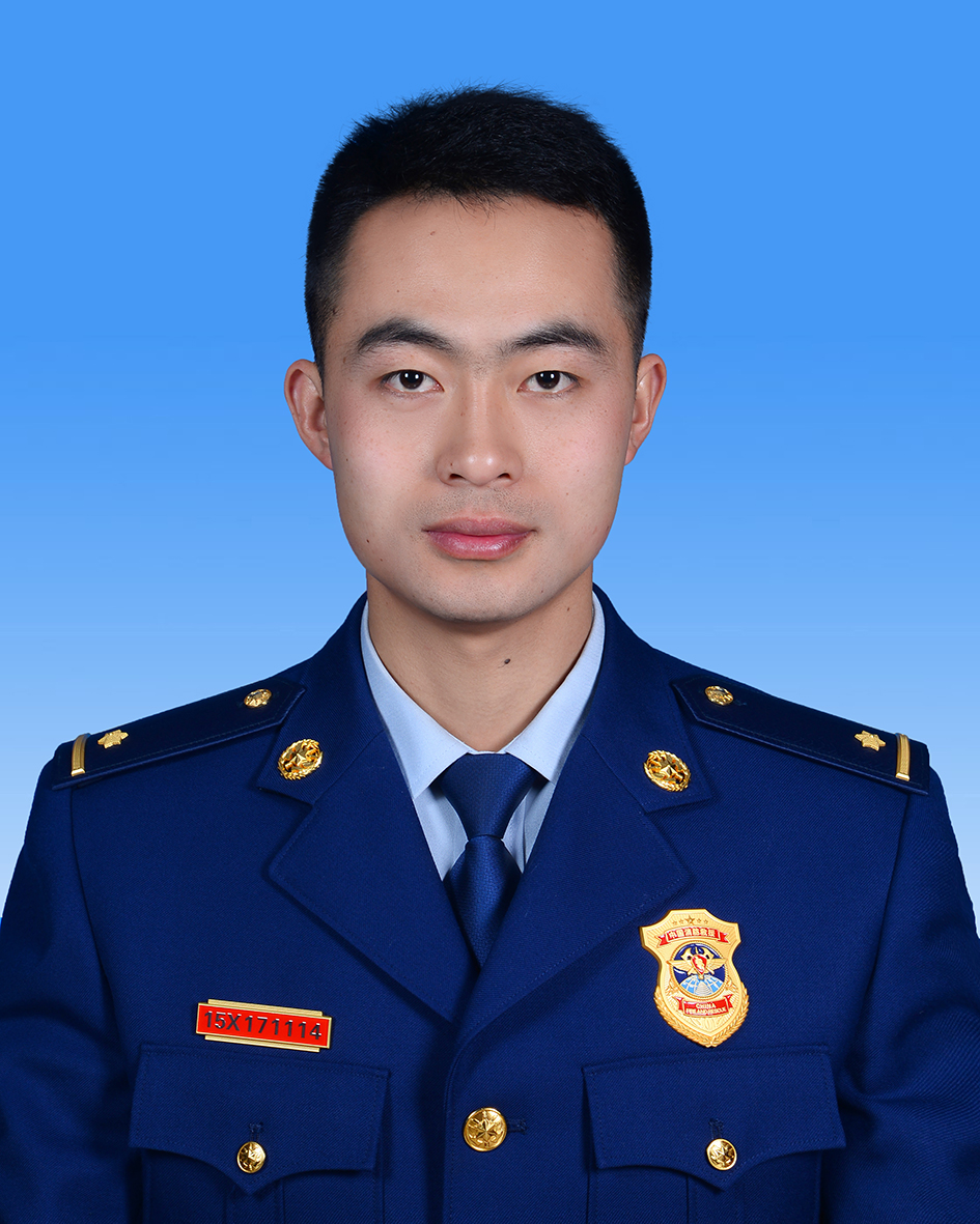 2016年9月参加工作,中共预备党员,现任潍坊市消防救援支队泰祥街特勤