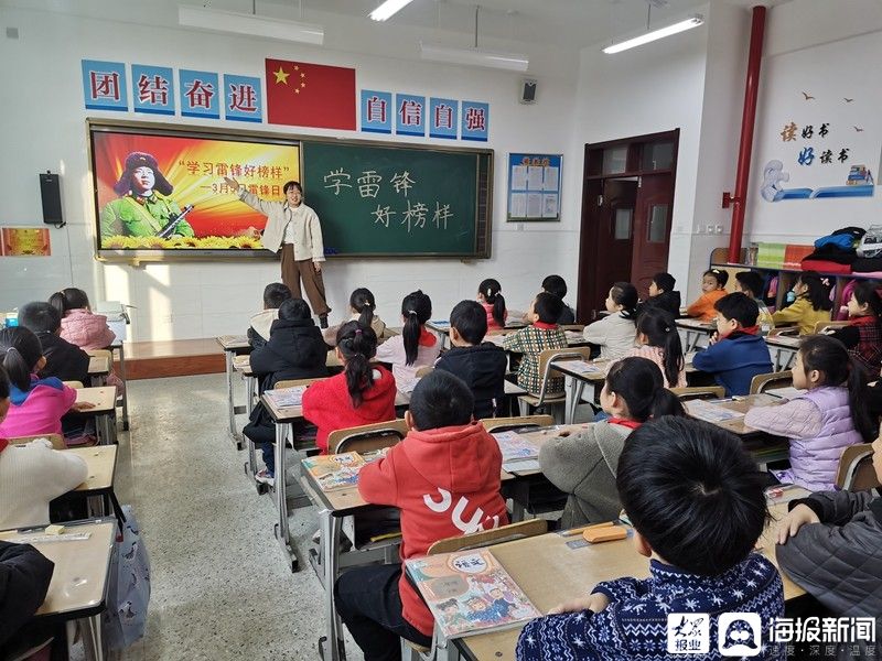 大力弘扬雷锋精神,近日,烟台市芝罘区港城小学号召队员们做乐于助人