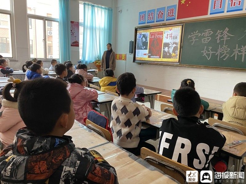 大力弘扬雷锋精神,近日,烟台市芝罘区港城小学号召队员们做乐于助人