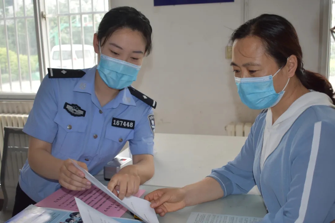 最美女警节日快乐