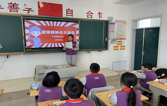 稼轩小学开展向榜样学习雷锋日主题活动