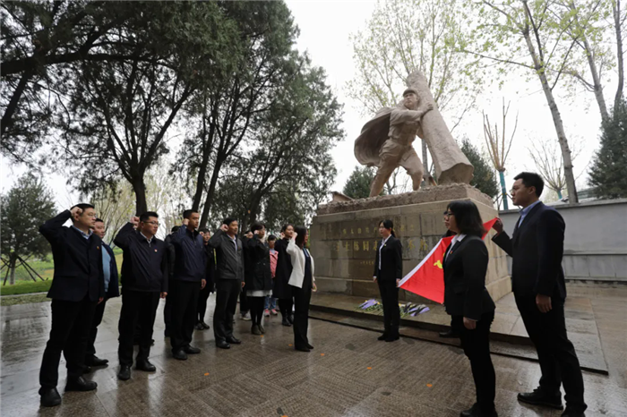 济南先行区在王士栋烈士纪念地举行学习活动