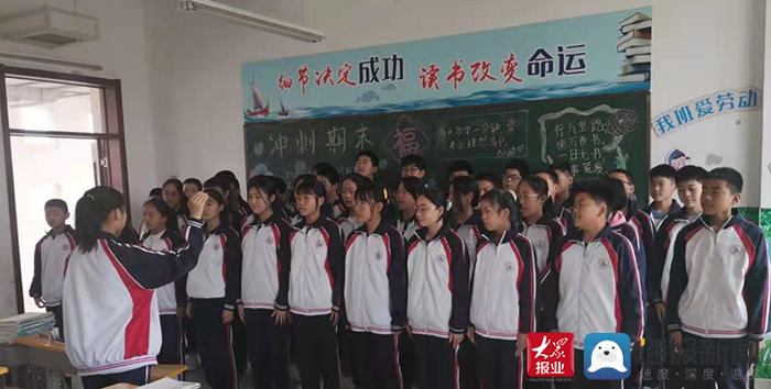 满庄镇第二中学举行红歌咏唱活动