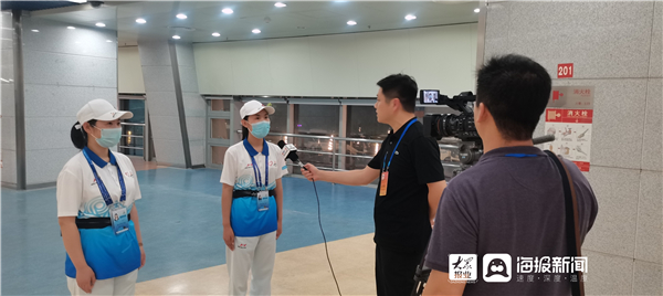 【大众网·海报新闻】青岛黄海学院驻外志愿者化身“学运会”靓丽风景线