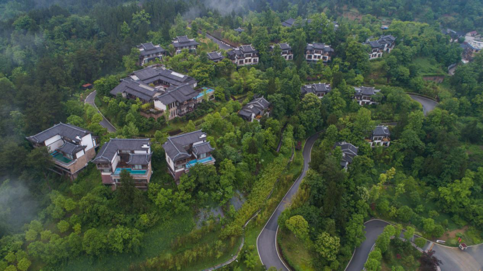 在贵州中国石阡佛顶山温泉小镇开启盛夏的奇妙冒险之旅