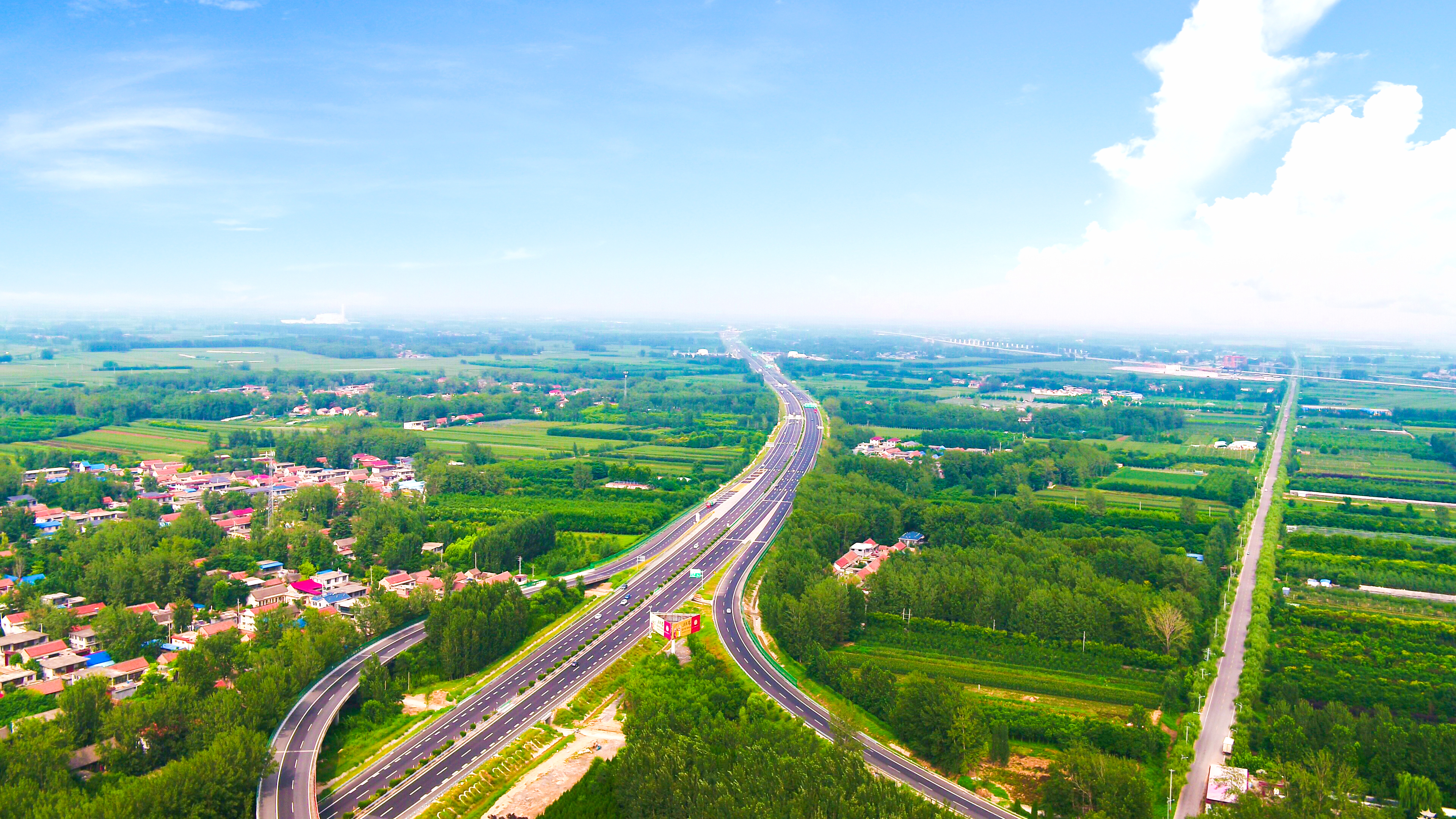 山东高速集团助力鲁西经济崛起菏泽首条双向八车道高速公路通车