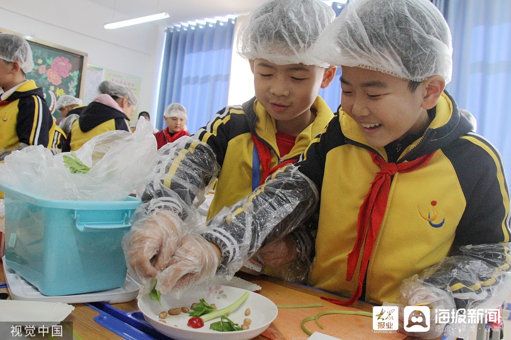 山东威海 小学生实践课上体验快乐劳动 山东新闻 大众网