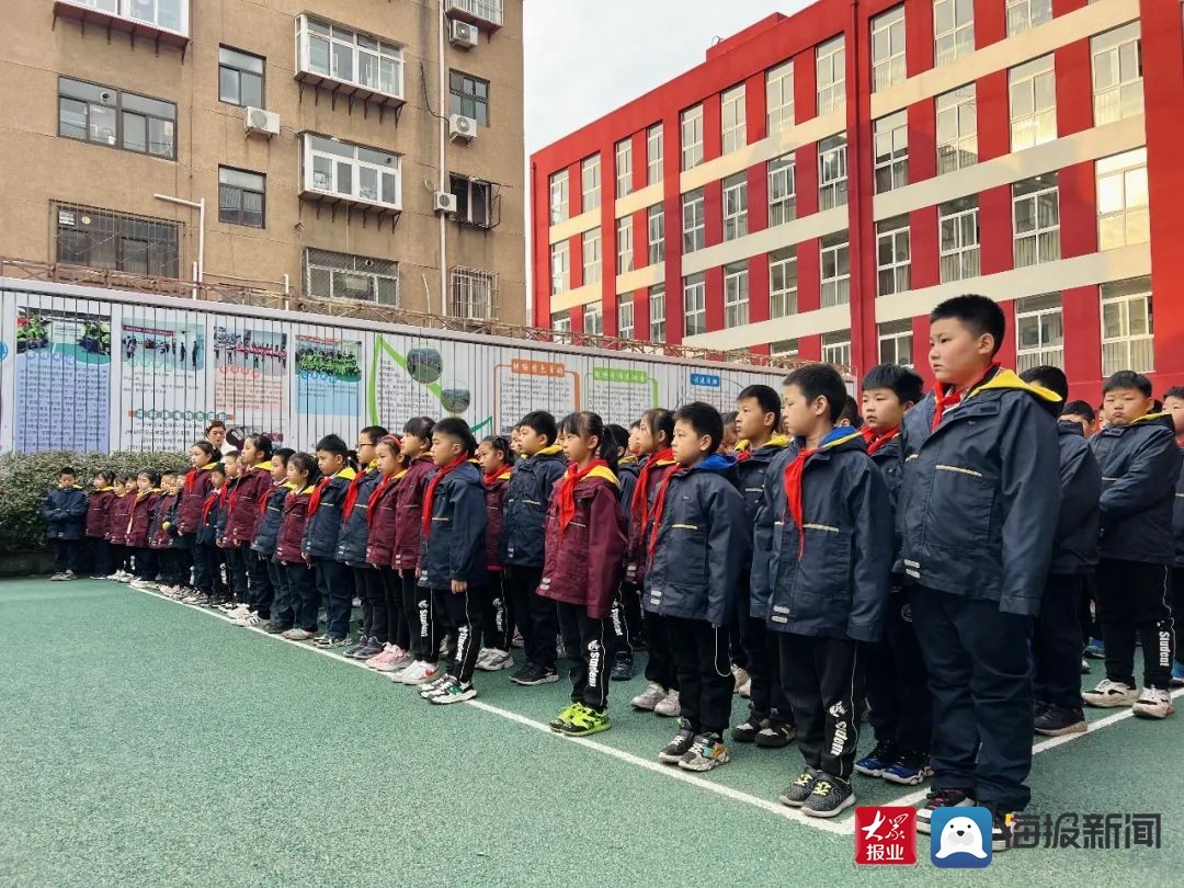 学雷锋树新风争做新时代好少年济南市趵突泉小学开展学雷锋纪念日主题