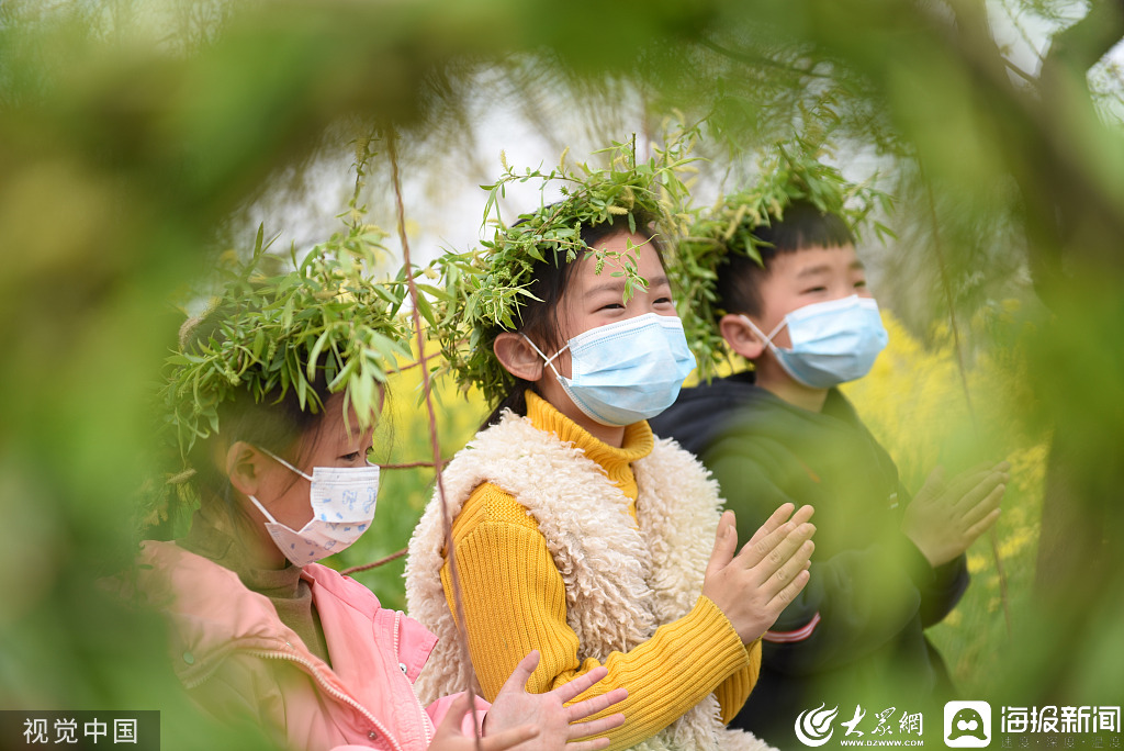 临沂清明节当日市民清明戴柳祈福平安