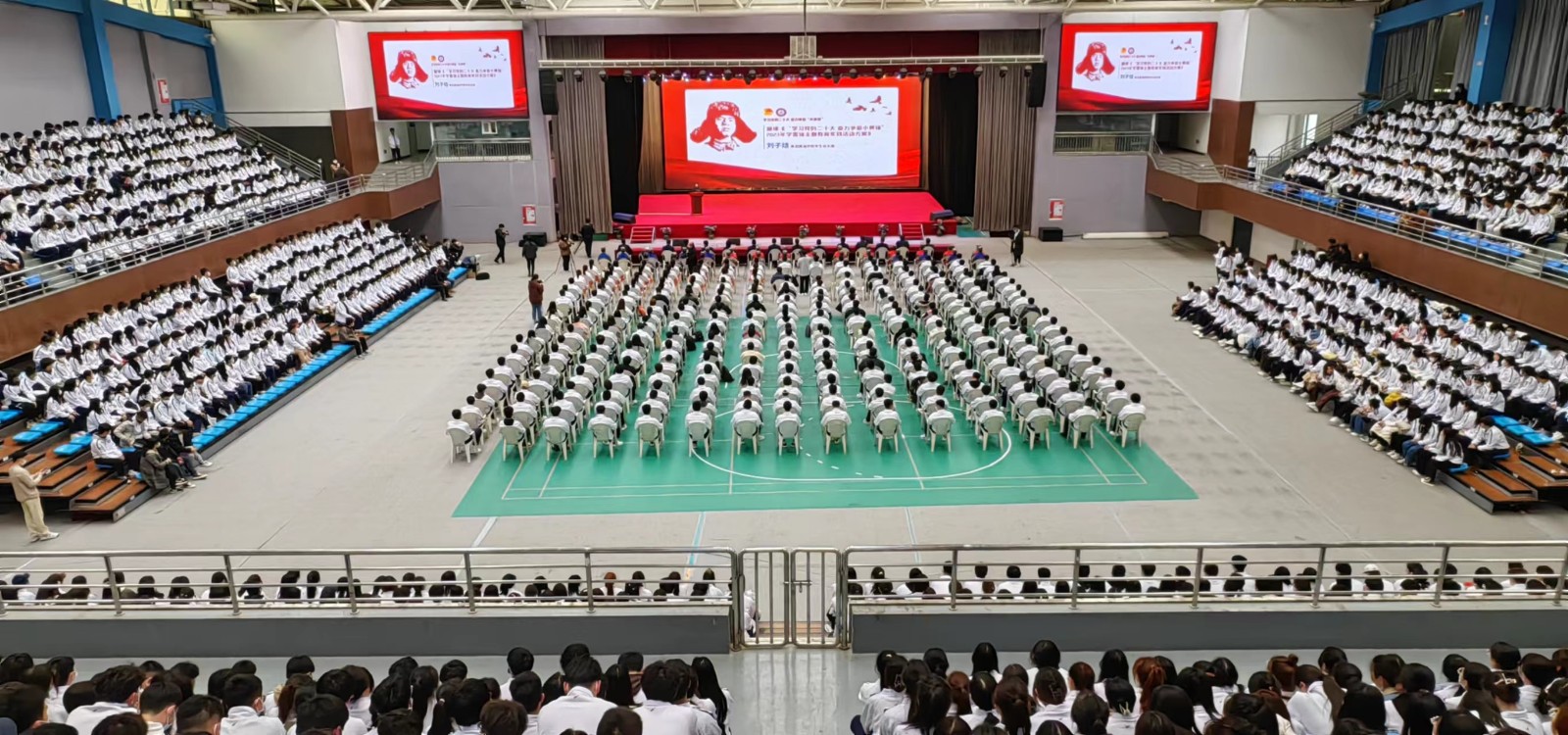 ?青島黃海學院學雷鋒主題教育實踐活動，4000余名師生集體宣誓