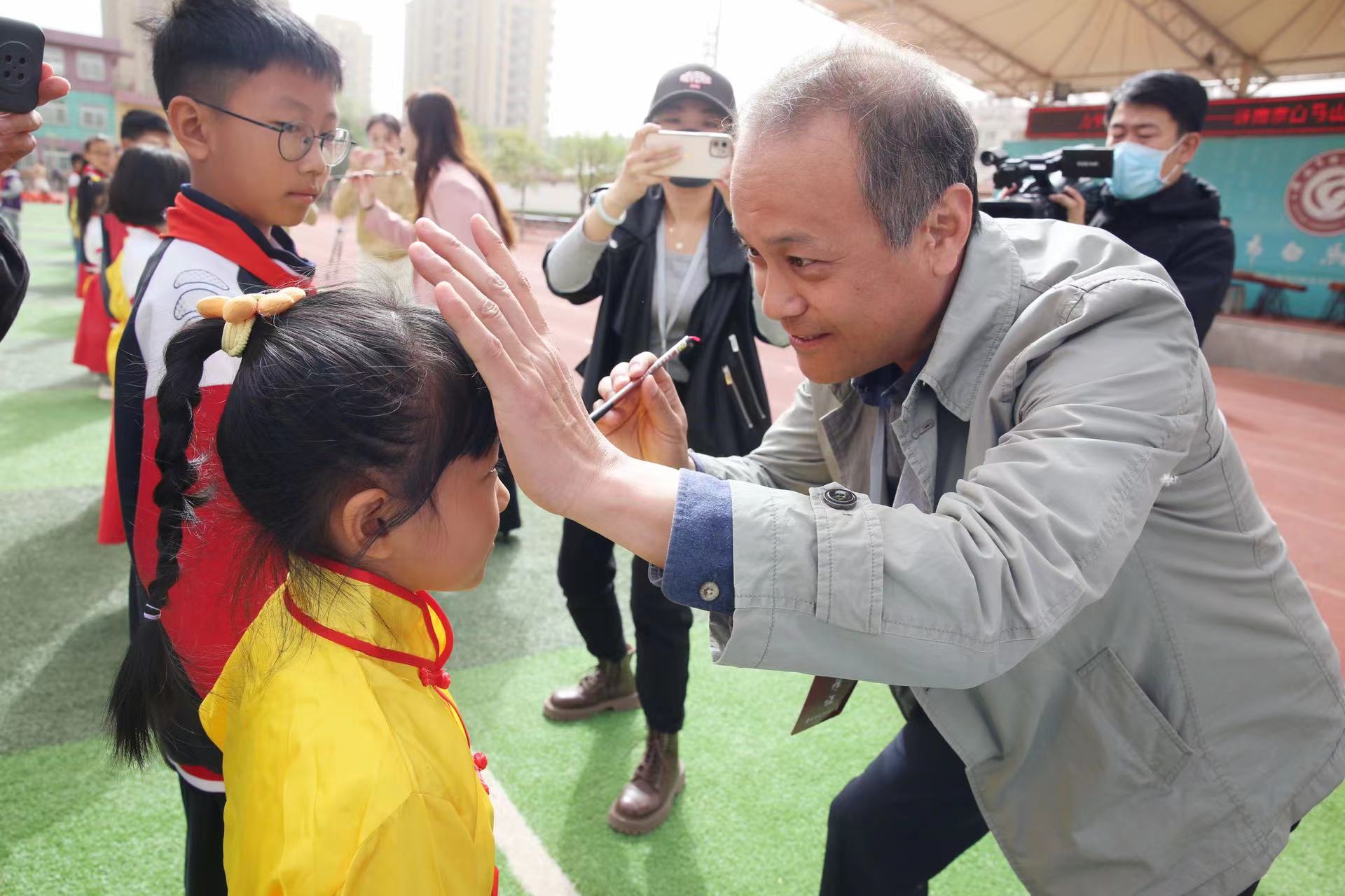 济南市白马山小学举行力学如耕笃行不息幼小衔接开笔礼活动