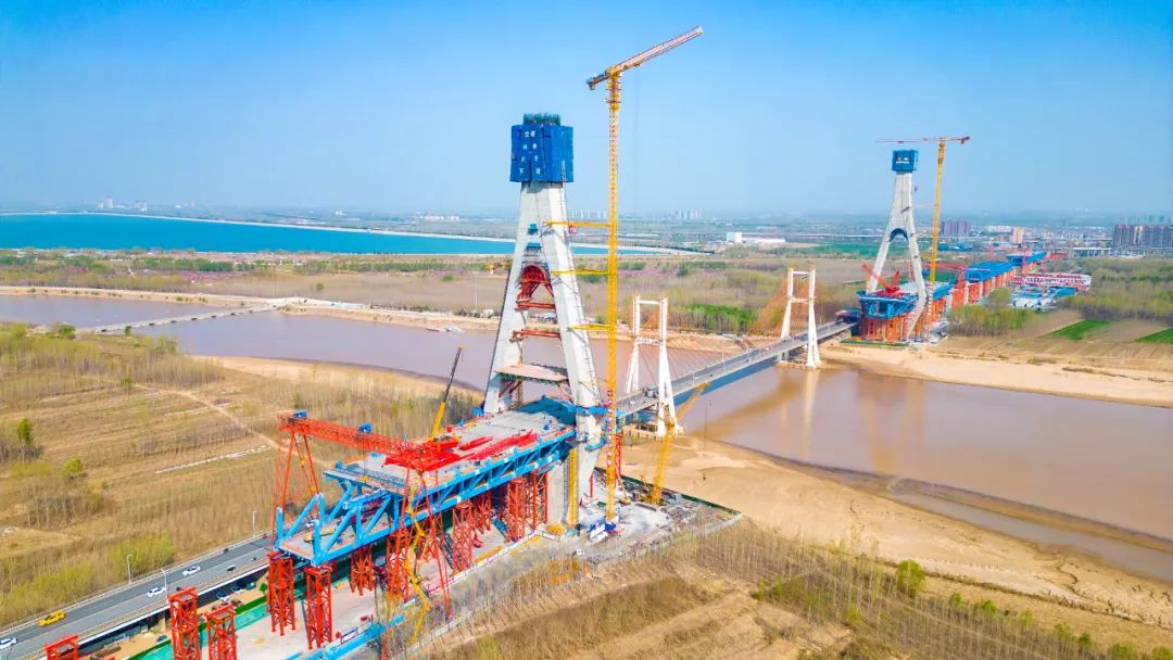 刷新“跨黄”桥梁纪录，G104京岚线济南黄河公路大桥主塔即将封顶