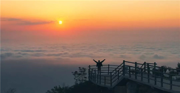 星空体育平台“鼓乐山河华美夜游”银座天蒙山端午开启入夏夜游季(图7)