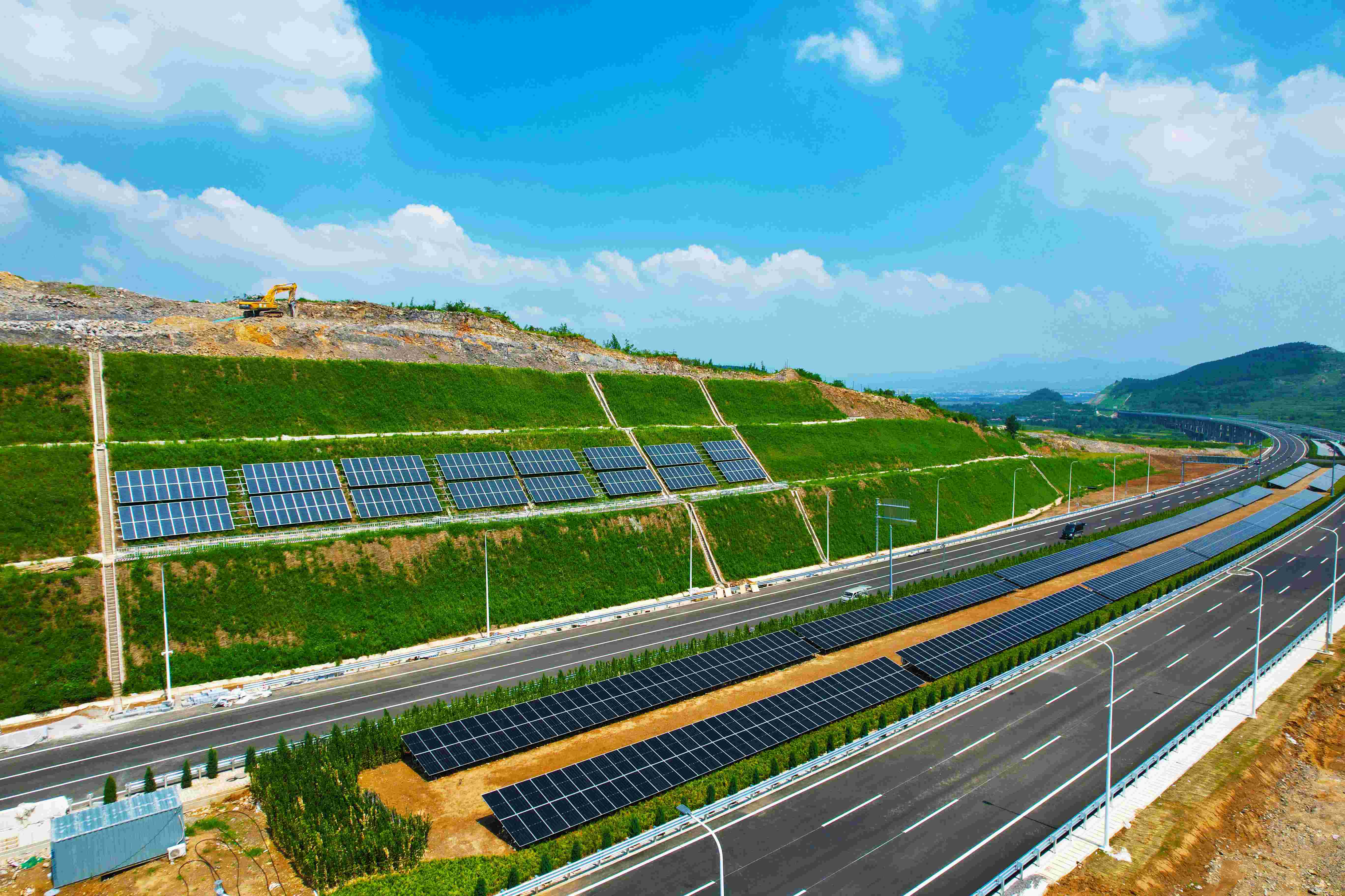 山东高速集团投资建设的济南至潍坊高速公路济南绕城东二环至长深段