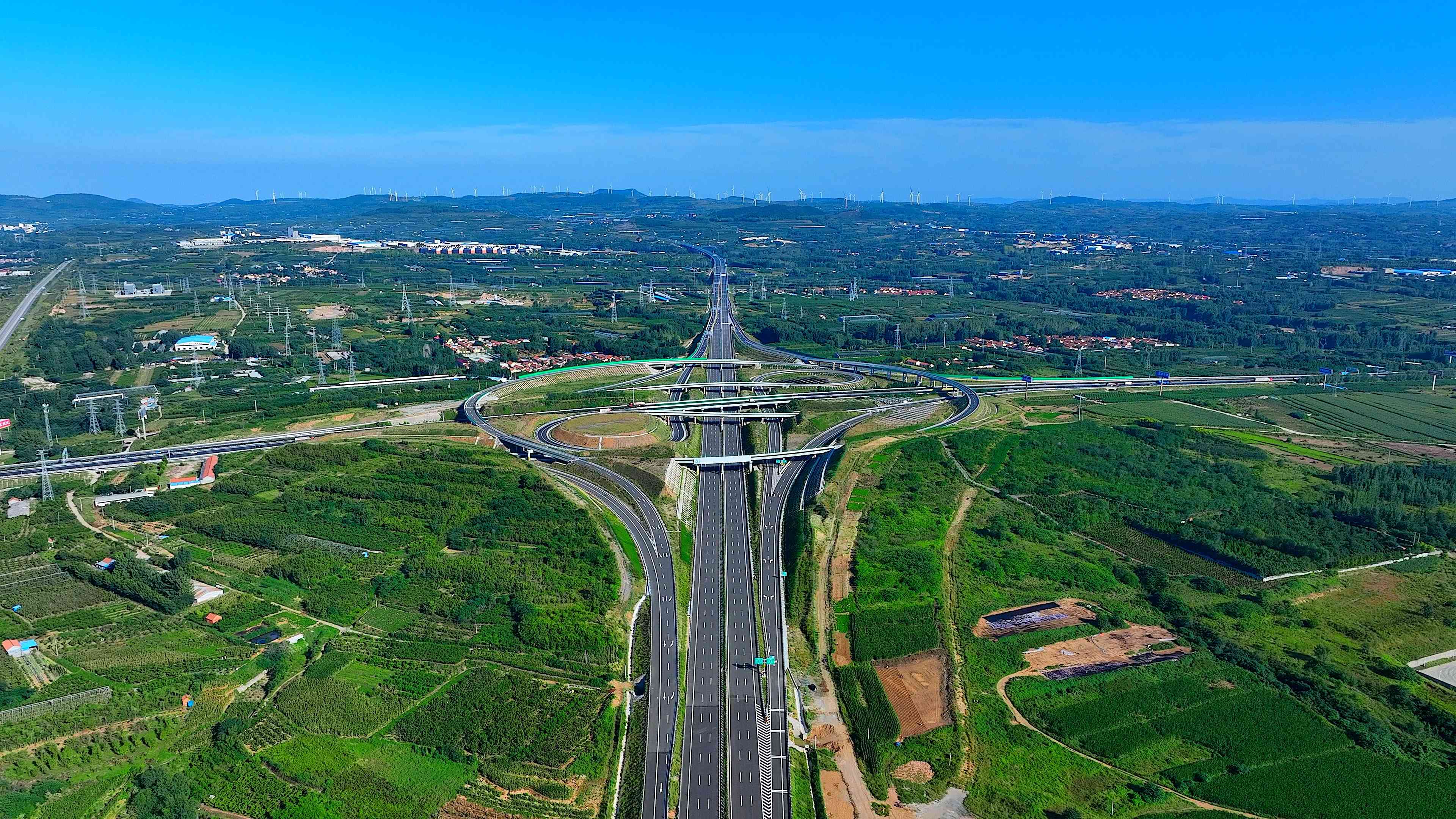 山东高速集团济青中线高速公路零碳智慧关键技术及工程示范成果获评