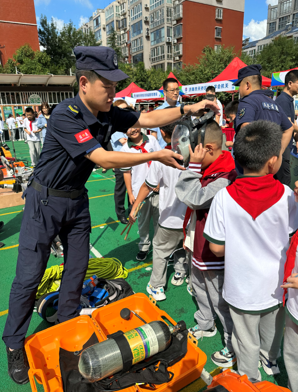 济南市天桥区宝华小学开展国防教育主题活动