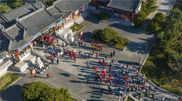 第二届新泰登山节成功举行 3200人打卡大美新甫山