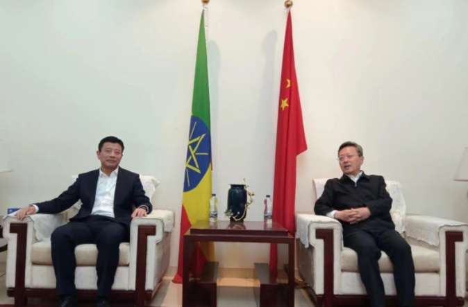 李明拜访中国驻埃塞俄比亚大使馆