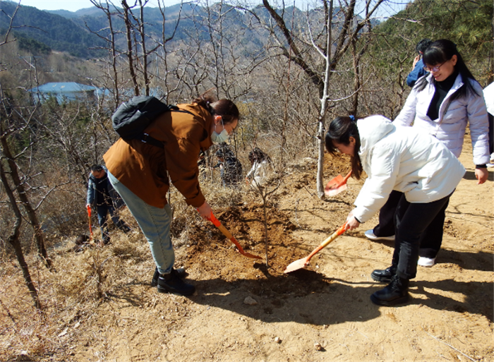 南宫NG·28(中国)官方网站水帘峡上再添新绿 山东省人民防空建筑设计院开展植树(图3)