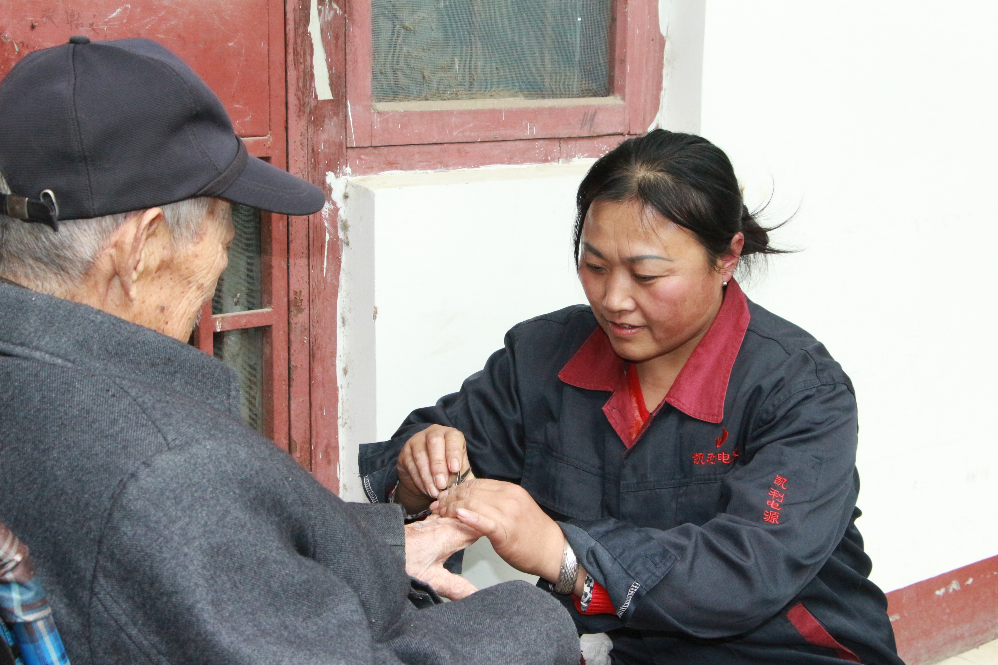 尽孝图片真人图片