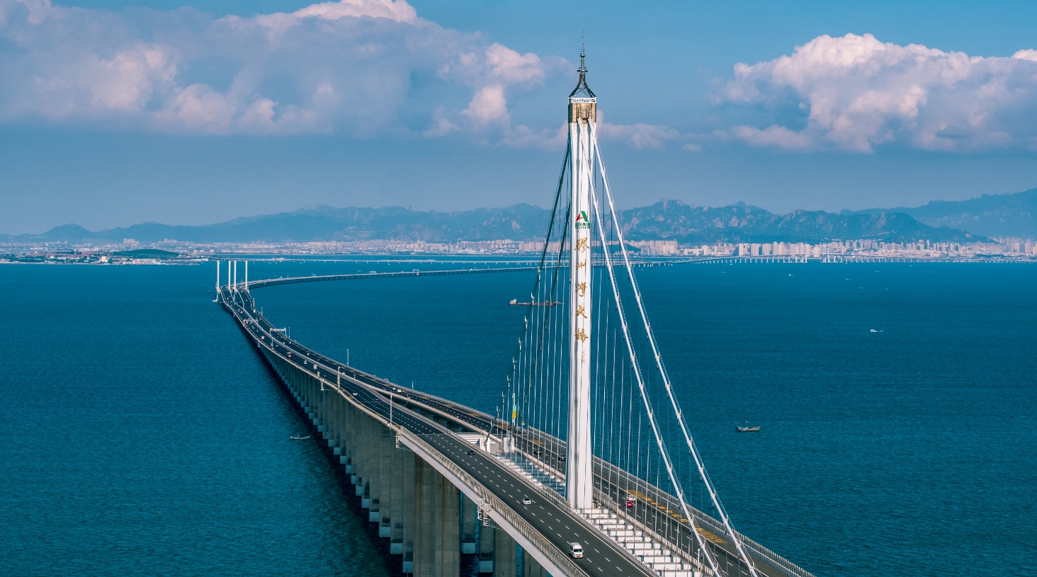 胶州湾大桥：跨越海天 连接未来 铸就传奇