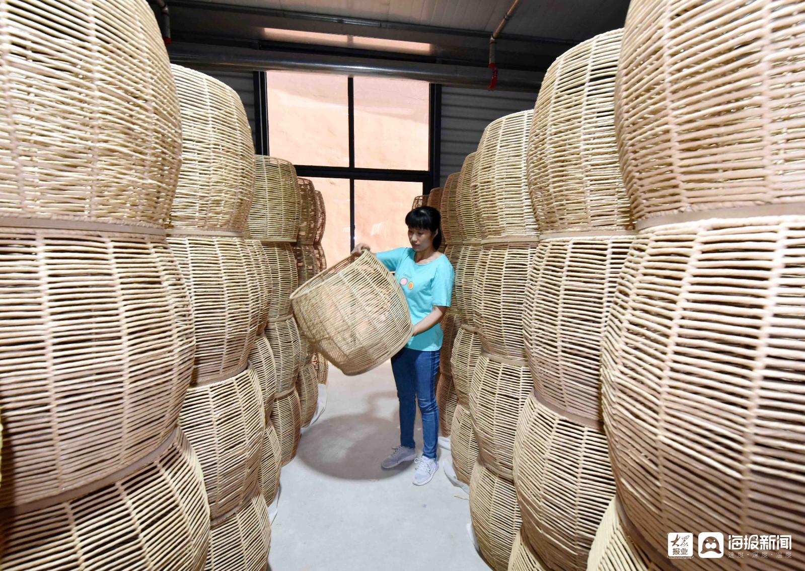 莒南縣(山東):板泉鎮草編工藝品 助農增收笑開顏