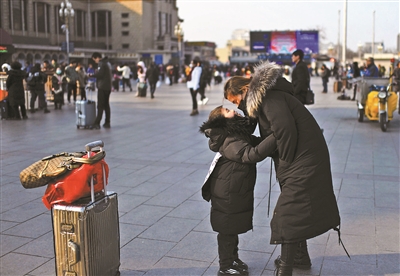 北京五大火车站迎春运最高峰 单日发送旅客超60万
