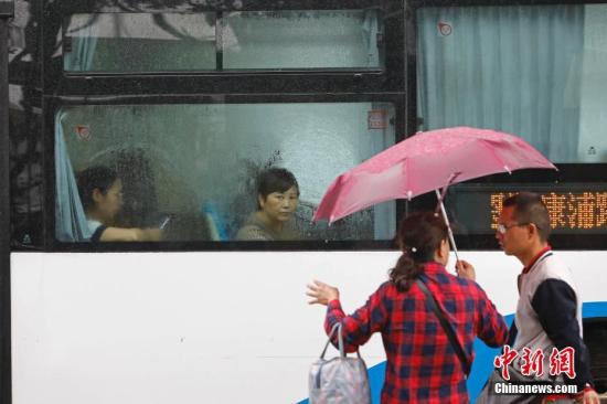 华北中南部黄淮等地有雾霾 江淮江南华南有较强降雨