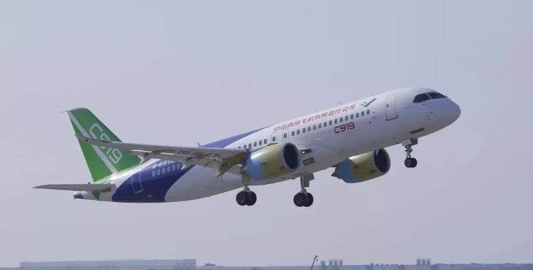 在上海,中國商飛c919大型客機,arj21新支線飛機和cr929寬體客機的研製