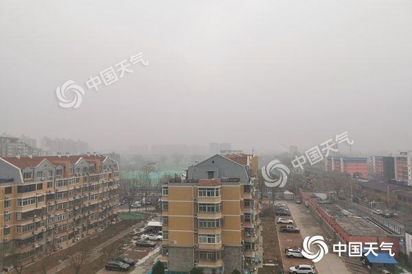 今晨北京有雾能见度较低 白天阵风达7级风寒效应明显