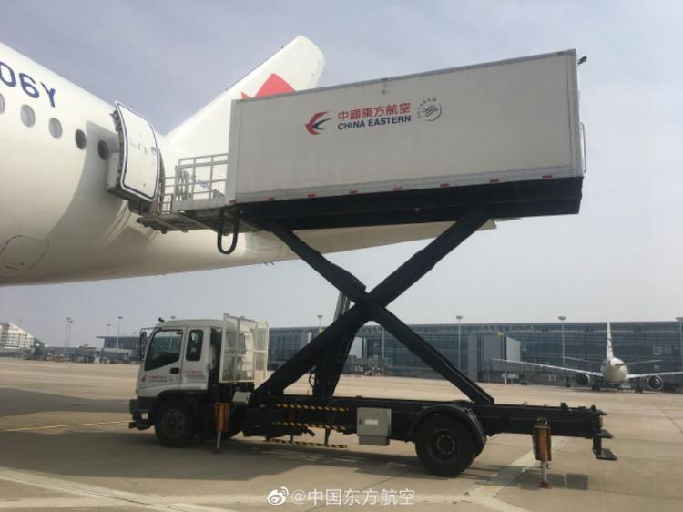 飞越9619公里！中国专家组带着31吨物资驰援意大利