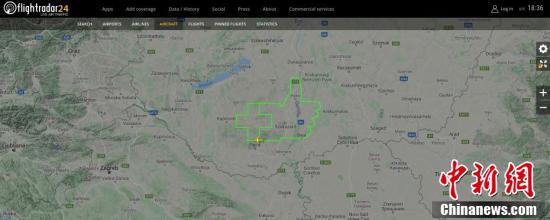 #中国新闻网#为医护人员点赞，匈牙利飞行员飞出“特殊航线”