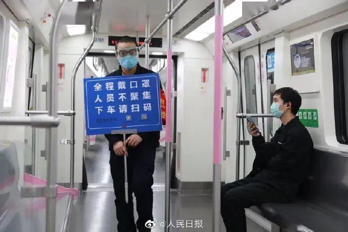 武汉地铁重启，首日载客超12万乘次