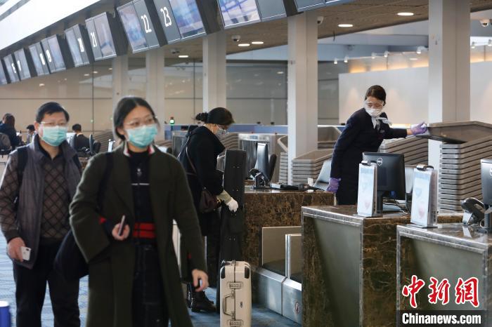 中国新闻网■上海浦东机场运行平稳有序，民航局进一步调减国际客运航班量