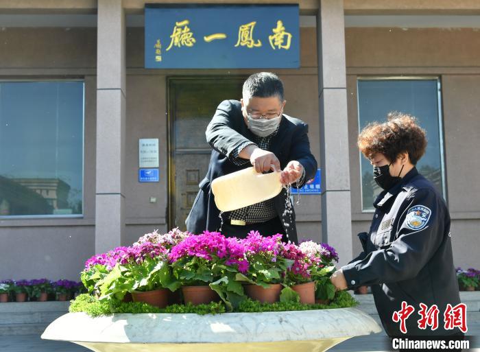 「祭扫」探访疫情之下特殊“祭”念：人性化服务推动清明更“清明”