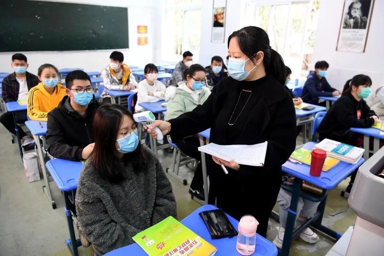 『开！学！啦！多地开学第一天现场直击！』开！学！啦！多地开学第一天现场直击！