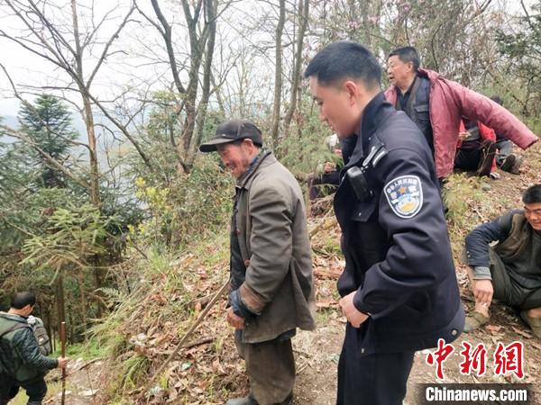 六旬老人深山迷路3天2夜■六旬老人深山迷路3天2夜 警民合力搜寻56小时成功救出