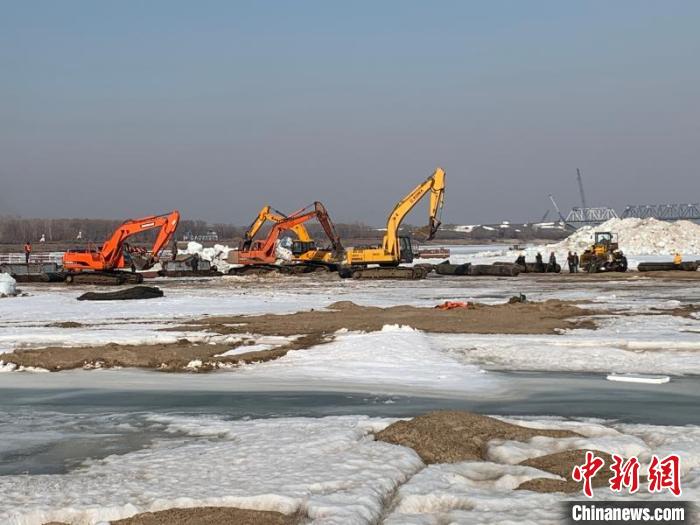 同江■中国同江口岸对俄罗斯浮箱固冰通道拆解完毕