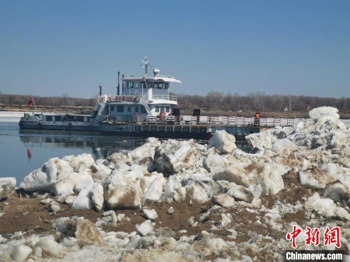 同江■中国同江口岸对俄罗斯浮箱固冰通道拆解完毕