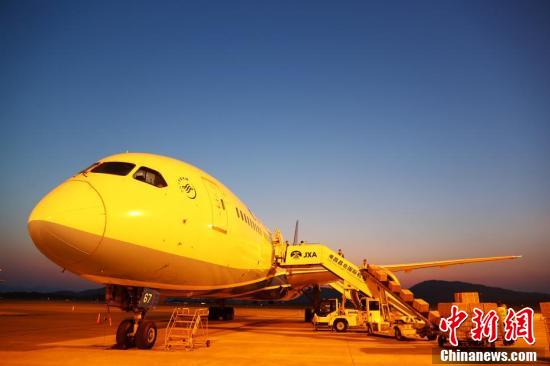 江西开通首批医用防护物资国际航空货邮包机：江西开通首批医用防护物资国际航空货邮包机