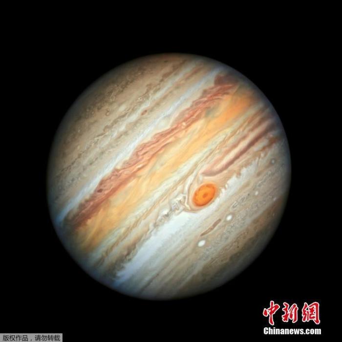 [中国新闻网]木星照片唯美似《星空》？真实环境其实很可怕……