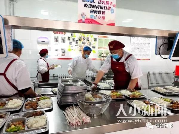 【大小新闻】学生咋就餐？烟台这个学校的“方舱餐厅”火了