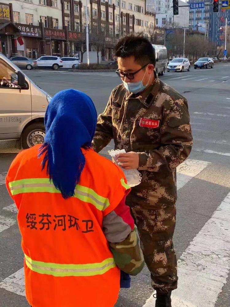 独自逆行武汉的他，再次奔赴绥芬河！这一幕让他没想到…@独自逆行武汉的他，再次奔赴绥芬河！这一幕让他没想到…