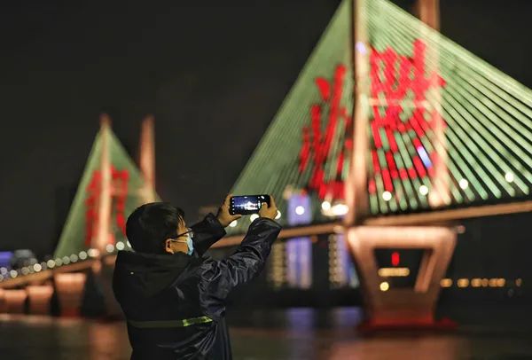 「疫情＂全球大流行＂，世界悄然在改变」疫情＂全球大流行＂，世界悄然在改变