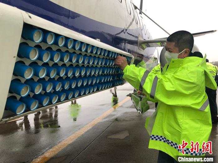 吉林省@东北冷涡叠加增雨作业 吉林春耕盼来“及时雨”