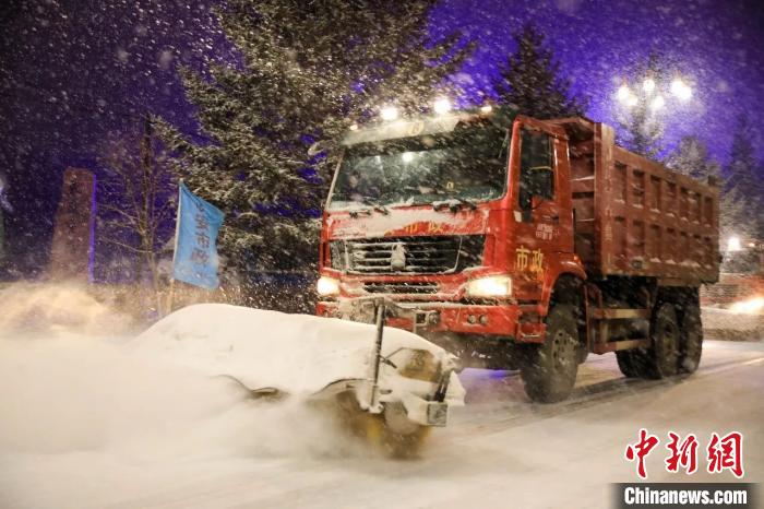 #黑河#中国边城黑河迎战暴雪 多方联动保畅通保生产