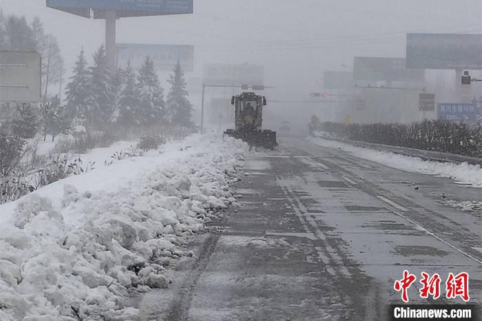 #黑河#中国边城黑河迎战暴雪 多方联动保畅通保生产